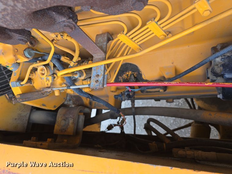 image for item DT6809 1999 Broderson RT-300-2B crane