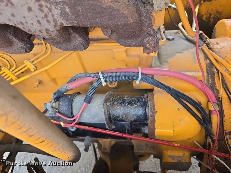 image for item DT6809 1999 Broderson RT-300-2B crane