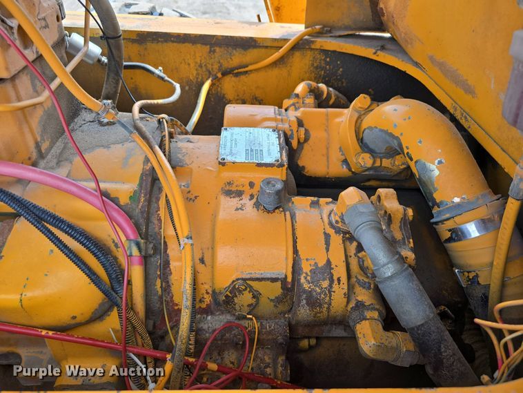 image for item DT6809 1999 Broderson RT-300-2B crane