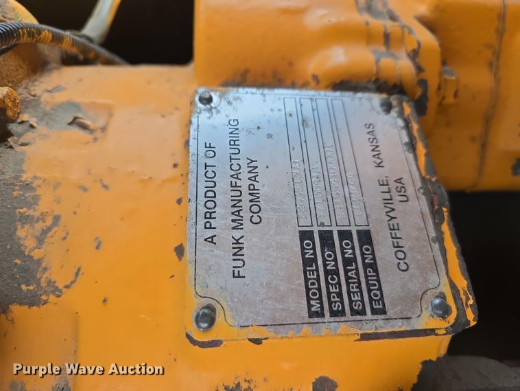 image for item DT6809 1999 Broderson RT-300-2B crane