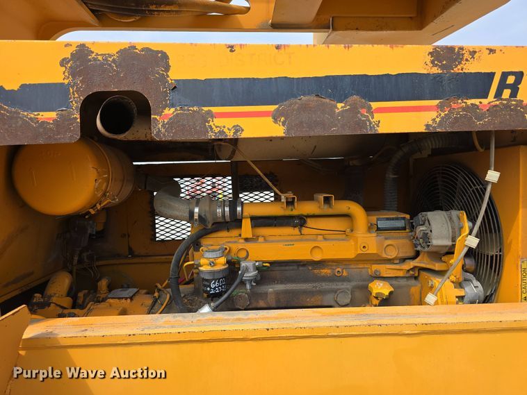 image for item DT6809 1999 Broderson RT-300-2B crane