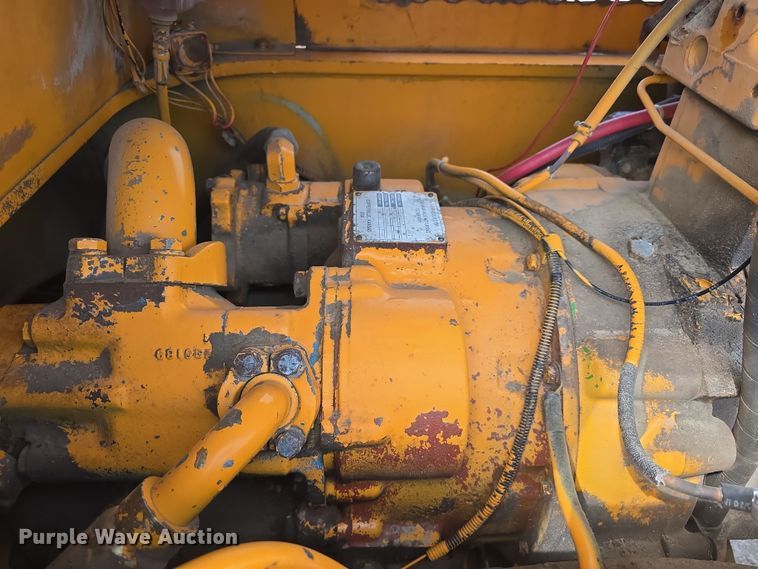 image for item DT6809 1999 Broderson RT-300-2B crane