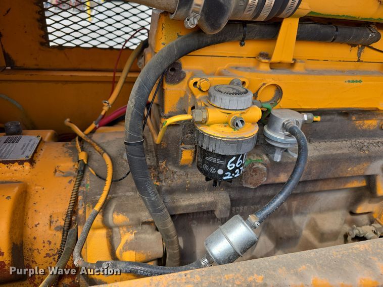 image for item DT6809 1999 Broderson RT-300-2B crane