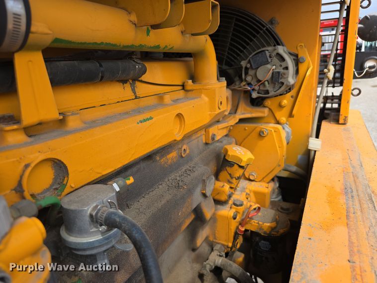 image for item DT6809 1999 Broderson RT-300-2B crane