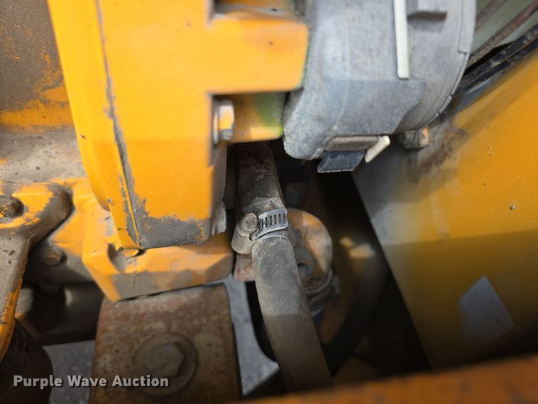 image for item DT6809 1999 Broderson RT-300-2B crane