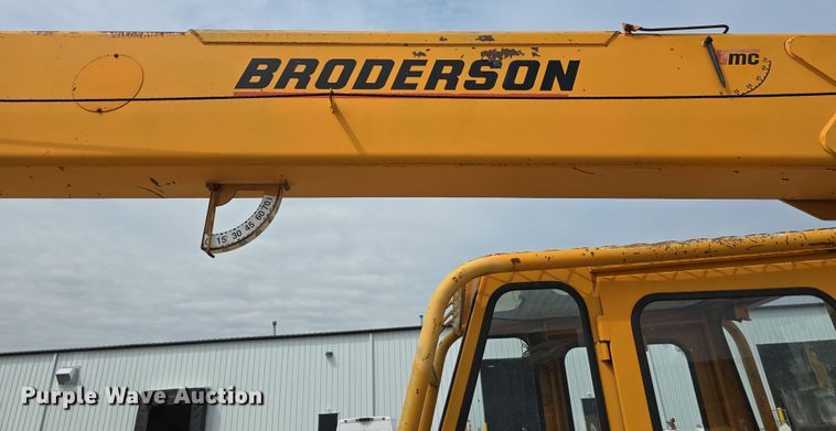 image for item DT6809 1999 Broderson RT-300-2B crane
