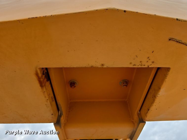 image for item DT6809 1999 Broderson RT-300-2B crane