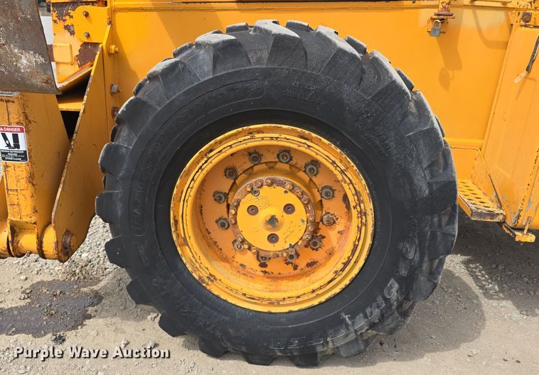 image for item DT6809 1999 Broderson RT-300-2B crane