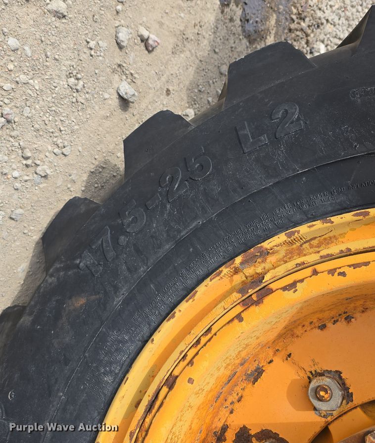 image for item DT6809 1999 Broderson RT-300-2B crane