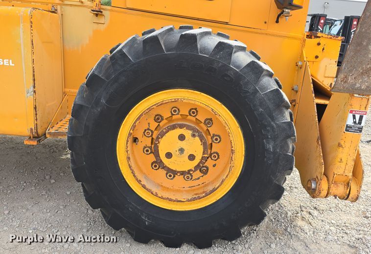 image for item DT6809 1999 Broderson RT-300-2B crane