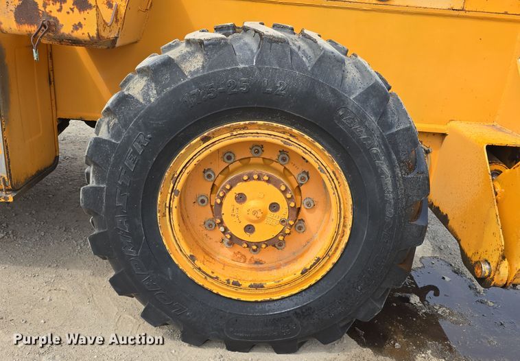 image for item DT6809 1999 Broderson RT-300-2B crane