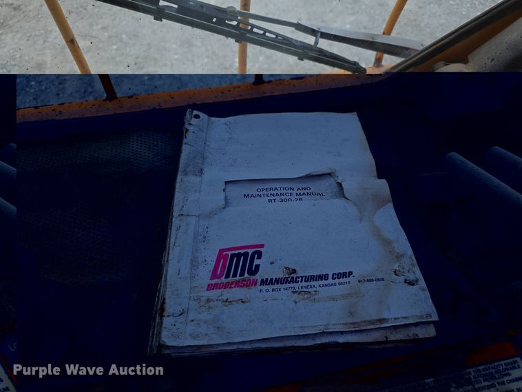 image for item DT6809 1999 Broderson RT-300-2B crane