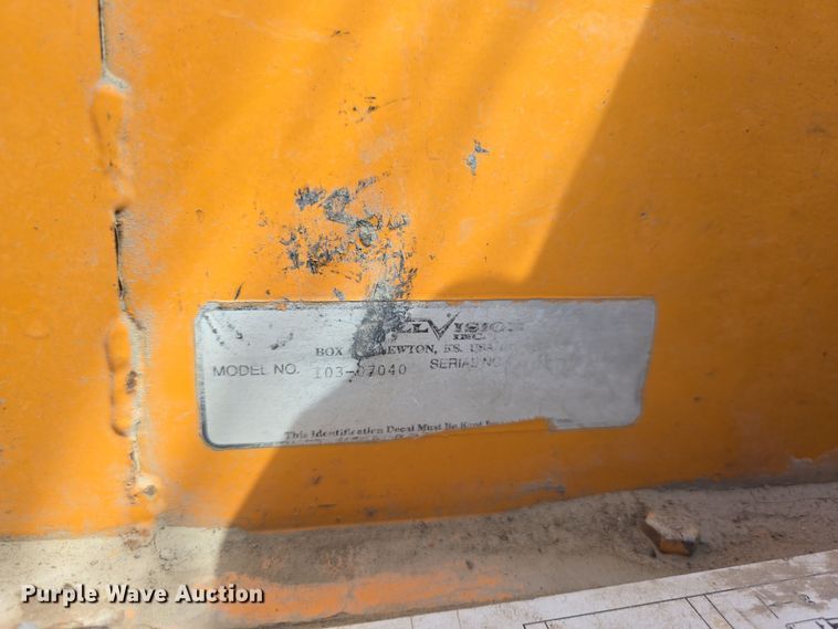 image for item DT6809 1999 Broderson RT-300-2B crane