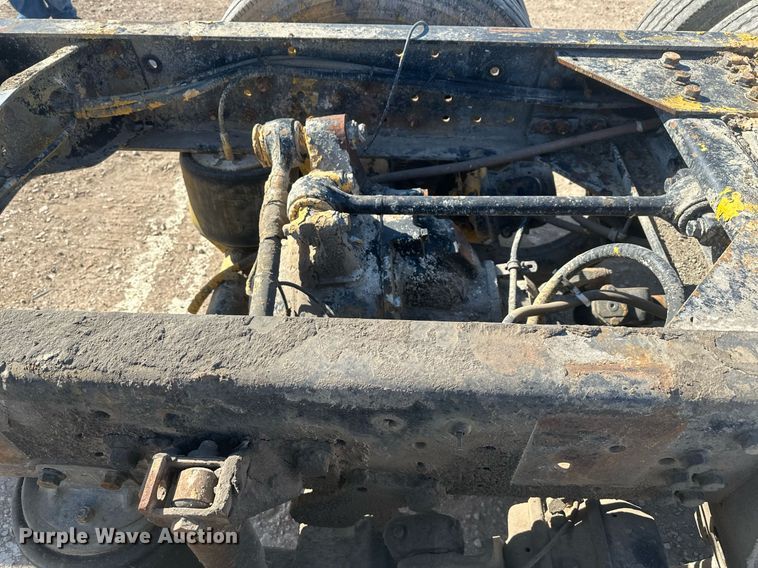 image for item DT7175 2001 Volvo WXLL truck cab and chassis