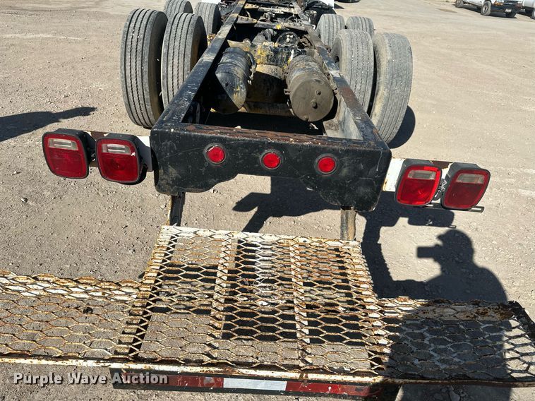 image for item DT7175 2001 Volvo WXLL truck cab and chassis