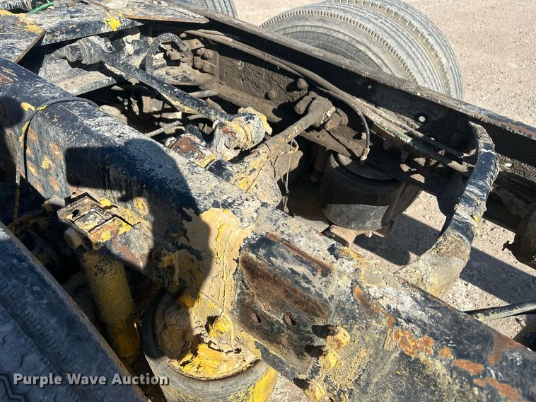 image for item DT7175 2001 Volvo WXLL truck cab and chassis