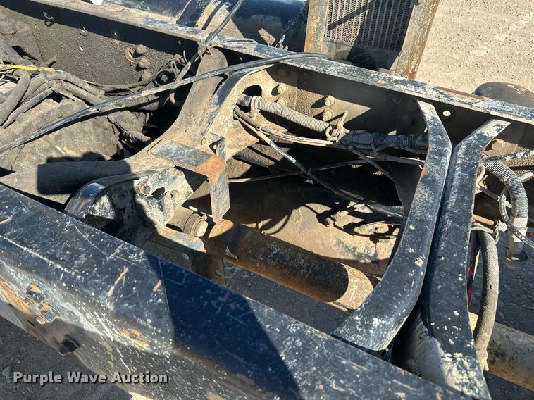 image for item DT7175 2001 Volvo WXLL truck cab and chassis