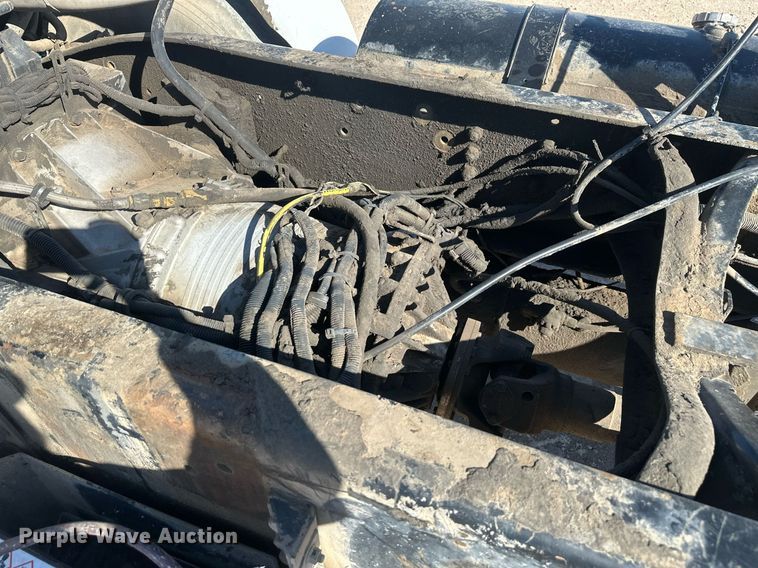 image for item DT7175 2001 Volvo WXLL truck cab and chassis