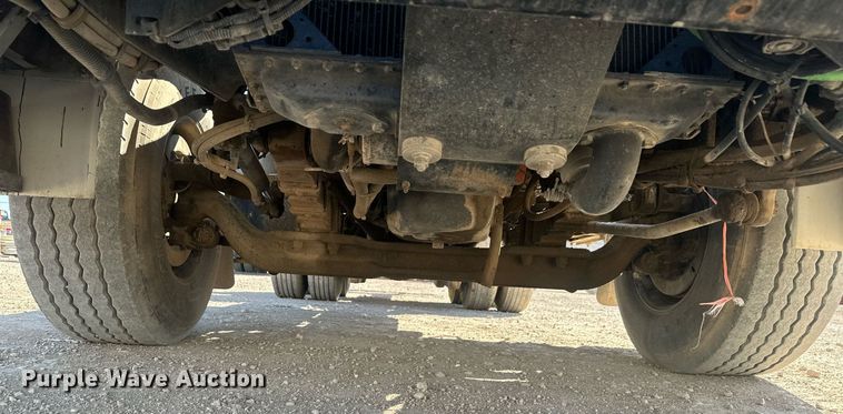 image for item DT7175 2001 Volvo WXLL truck cab and chassis