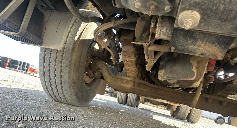 image for item DT7175 2001 Volvo WXLL truck cab and chassis