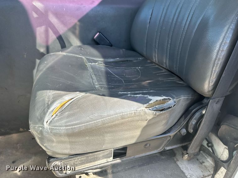 image for item DT7175 2001 Volvo WXLL truck cab and chassis