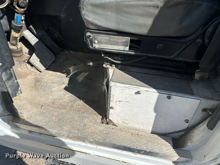 image for item DT7175 2001 Volvo WXLL truck cab and chassis