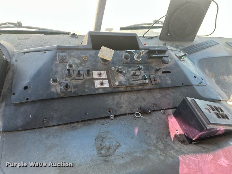 image for item DT7175 2001 Volvo WXLL truck cab and chassis