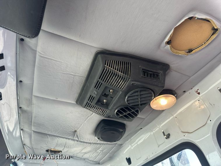 image for item DT7175 2001 Volvo WXLL truck cab and chassis