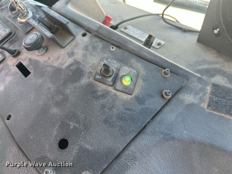 image for item DT7175 2001 Volvo WXLL truck cab and chassis