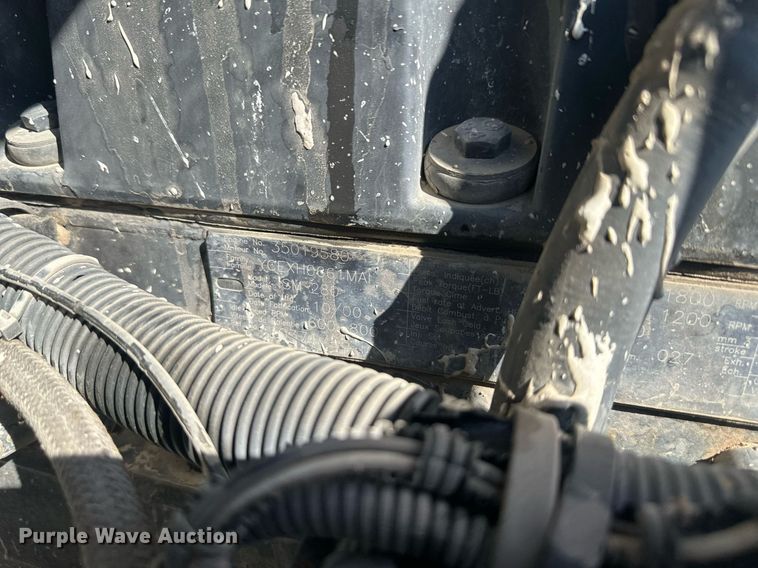 image for item DT7175 2001 Volvo WXLL truck cab and chassis