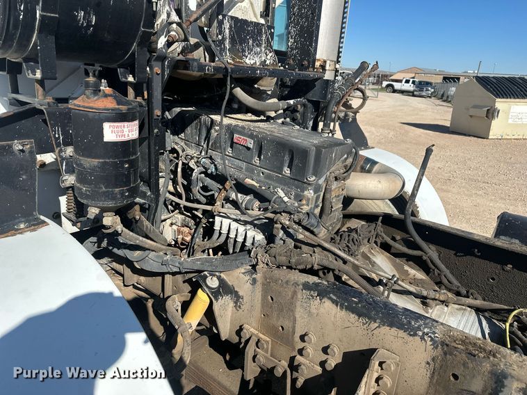 image for item DT7175 2001 Volvo WXLL truck cab and chassis