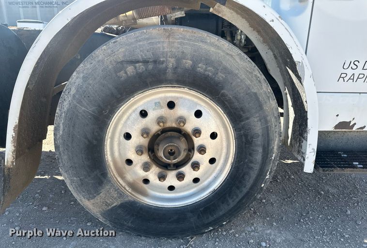 image for item DT7175 2001 Volvo WXLL truck cab and chassis