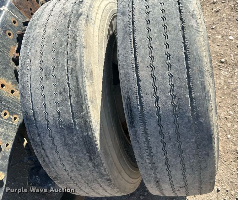 image for item DT7175 2001 Volvo WXLL truck cab and chassis