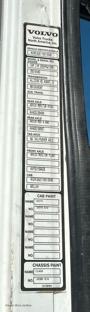 image for item DT7175 2001 Volvo WXLL truck cab and chassis