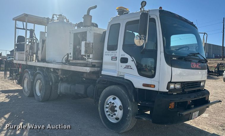 image for item DT7176 2001 GMC T8500 paint striper truck