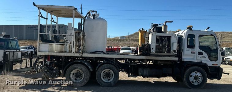 image for item DT7176 2001 GMC T8500 paint striper truck