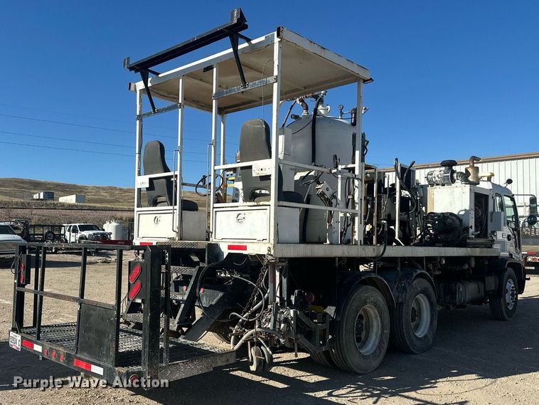 image for item DT7176 2001 GMC T8500 paint striper truck