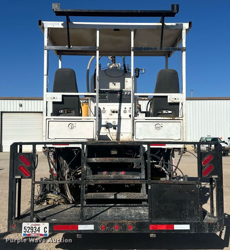 image for item DT7176 2001 GMC T8500 paint striper truck