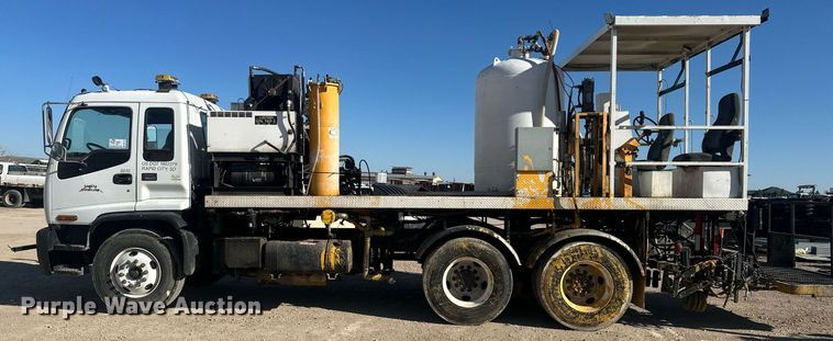 image for item DT7176 2001 GMC T8500 paint striper truck