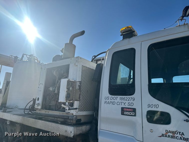 image for item DT7176 2001 GMC T8500 paint striper truck