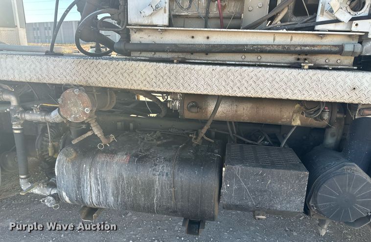 image for item DT7176 2001 GMC T8500 paint striper truck