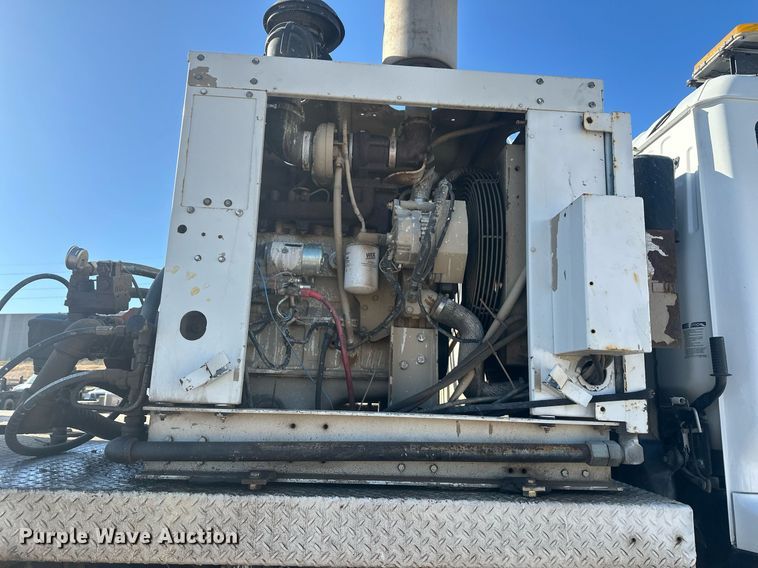 image for item DT7176 2001 GMC T8500 paint striper truck