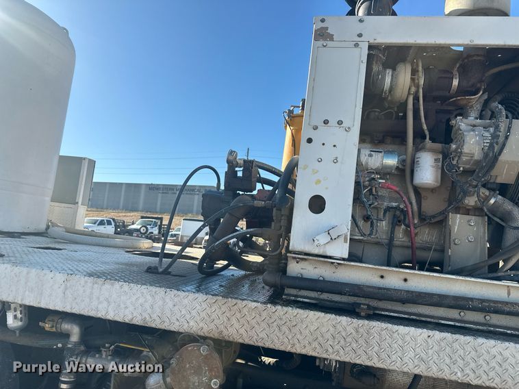 image for item DT7176 2001 GMC T8500 paint striper truck