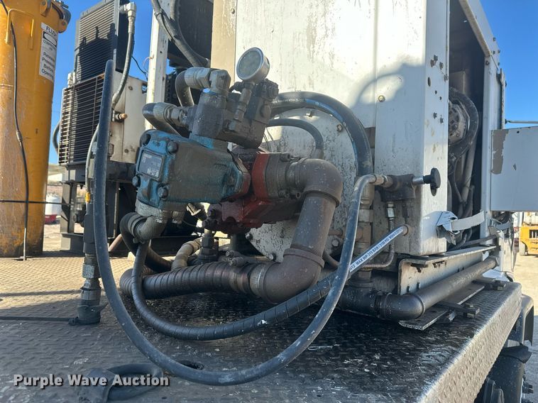 image for item DT7176 2001 GMC T8500 paint striper truck