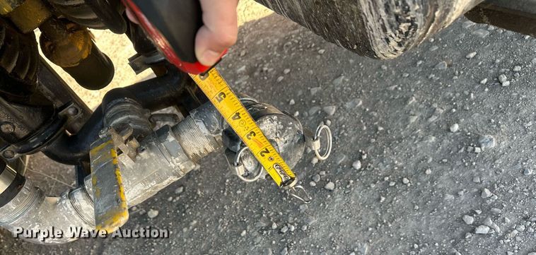 image for item DT7176 2001 GMC T8500 paint striper truck