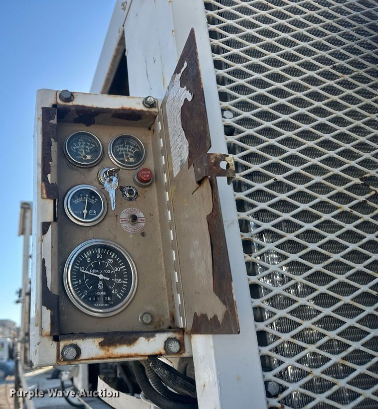 image for item DT7176 2001 GMC T8500 paint striper truck