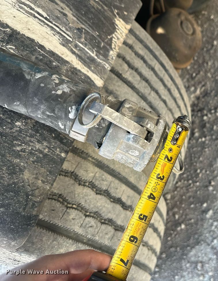 image for item DT7176 2001 GMC T8500 paint striper truck