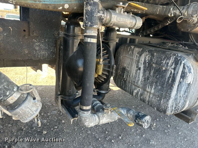 image for item DT7176 2001 GMC T8500 paint striper truck