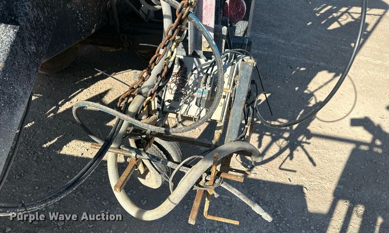 image for item DT7176 2001 GMC T8500 paint striper truck