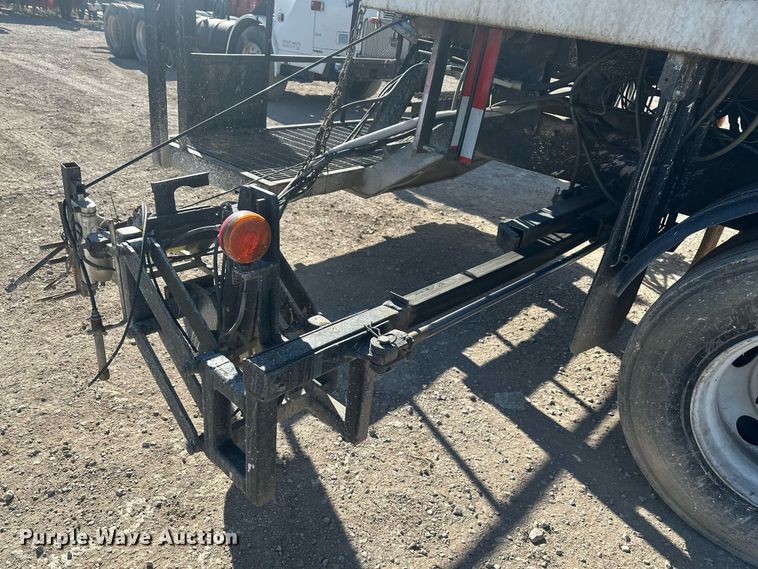 image for item DT7176 2001 GMC T8500 paint striper truck